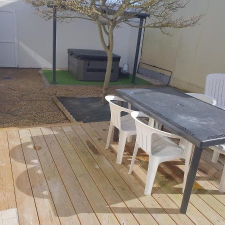 L Embrun Jacuzzi Saint-Malo Exterior foto