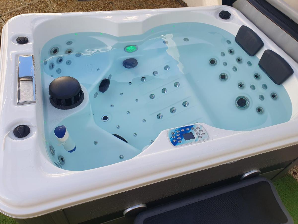L Embrun Jacuzzi Saint-Malo Exterior foto